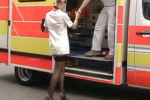 乱伦日本强奸